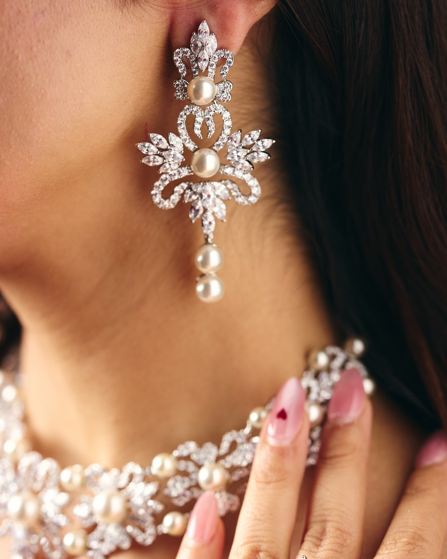 Pearls Floral Necklace With Earrings