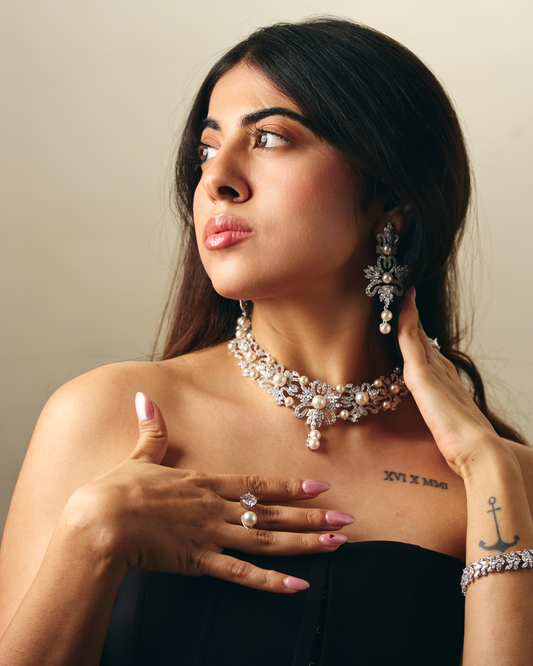 Pearls Floral Necklace With Earrings